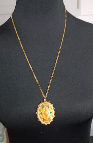 Gold tone vintage - gold, pendant