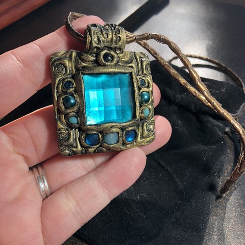 Artisan signed victorian - signed,