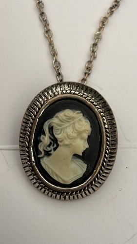 Vintage cameo brooch - cameo, pendant