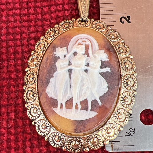 Dancing graces faux - graces, cameo