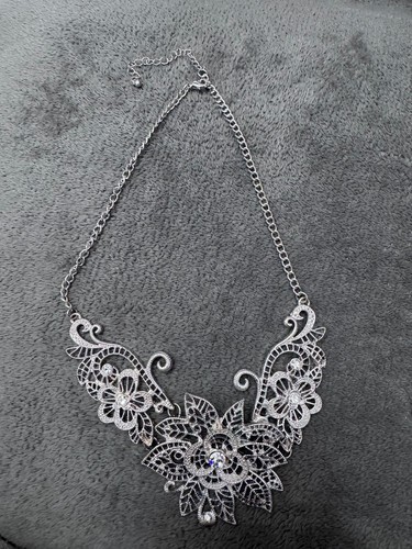 Ladies vintage necklace floral - vintage,