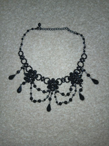 Black beaded necklace - black,